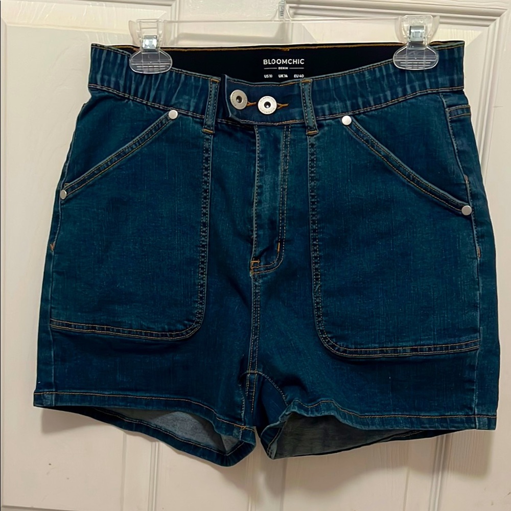 BloomChic Blue Jean 10 Shorts High-Waisted Relaxed Fit
